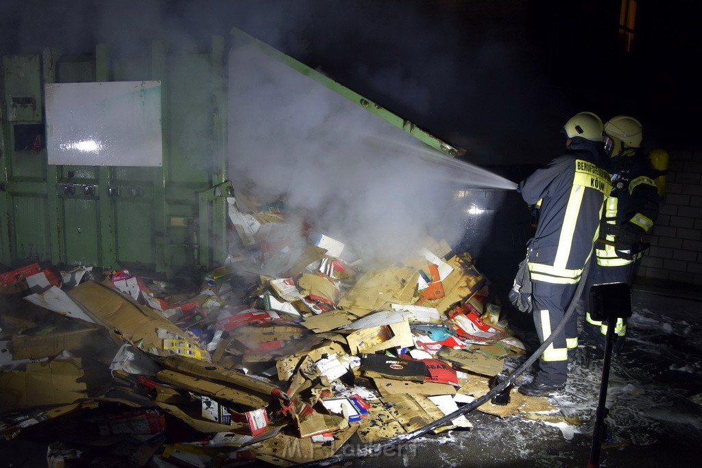 Feuer Papp Presscontainer Koeln Hoehenberg Bochumerstr P290.JPG - Miklos Laubert